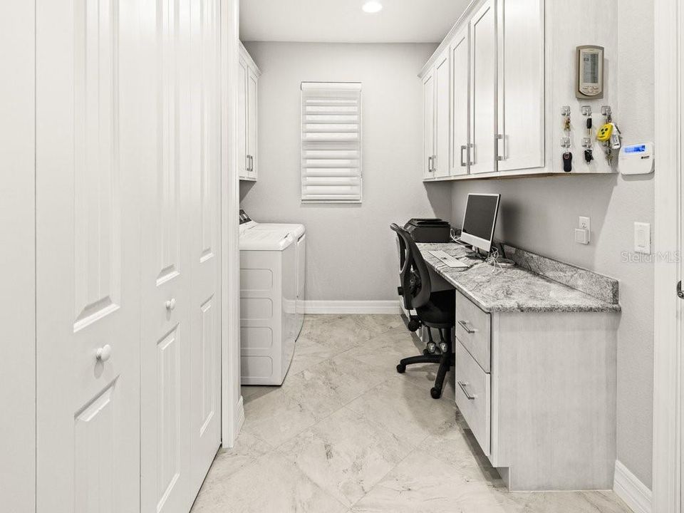 En Venta: $925,000 (3 camas, 2 baños, 2045 Pies cuadrados)