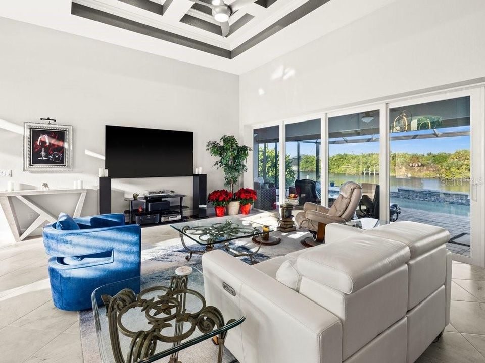 En Venta: $925,000 (3 camas, 2 baños, 2045 Pies cuadrados)