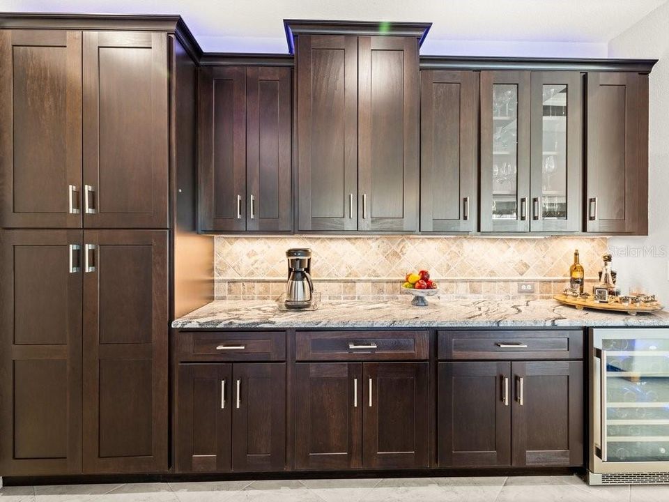 En Venta: $925,000 (3 camas, 2 baños, 2045 Pies cuadrados)