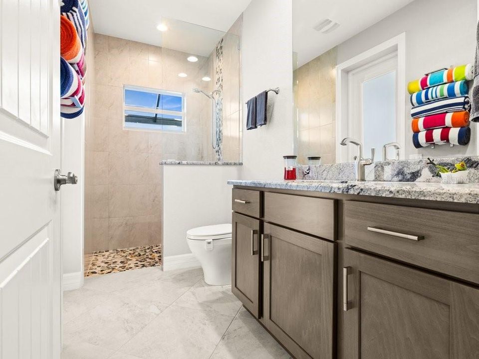 En Venta: $925,000 (3 camas, 2 baños, 2045 Pies cuadrados)