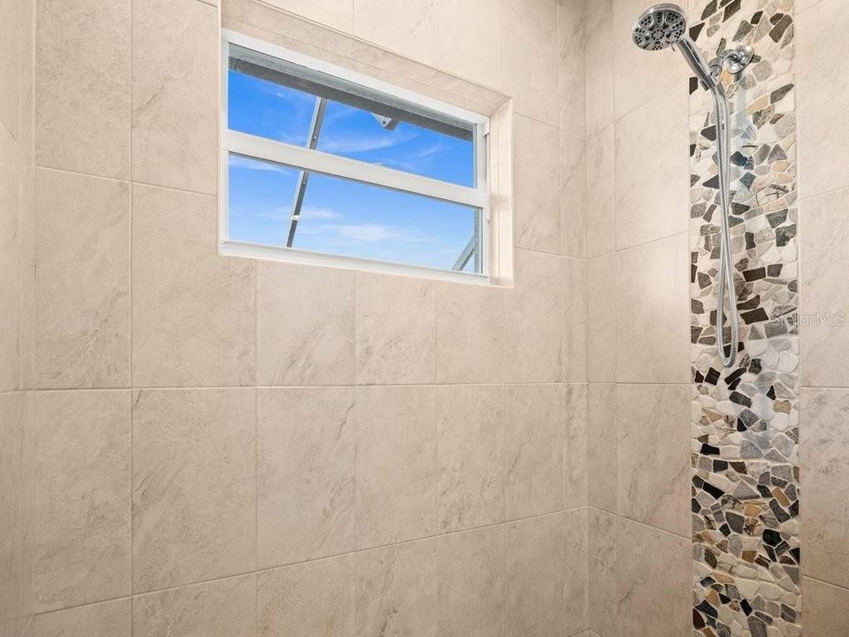 En Venta: $925,000 (3 camas, 2 baños, 2045 Pies cuadrados)