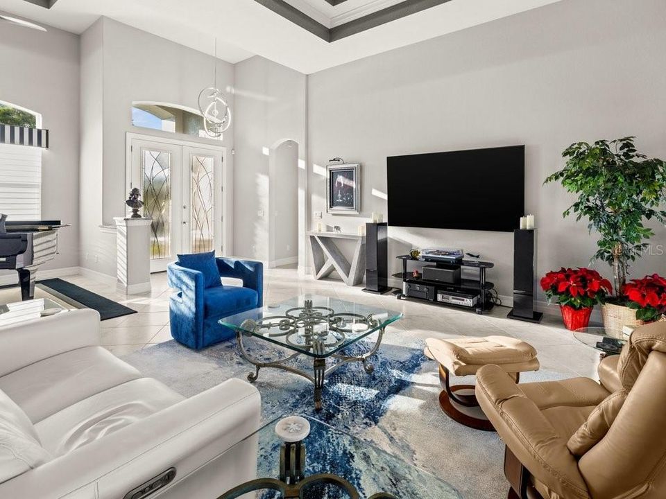 En Venta: $925,000 (3 camas, 2 baños, 2045 Pies cuadrados)