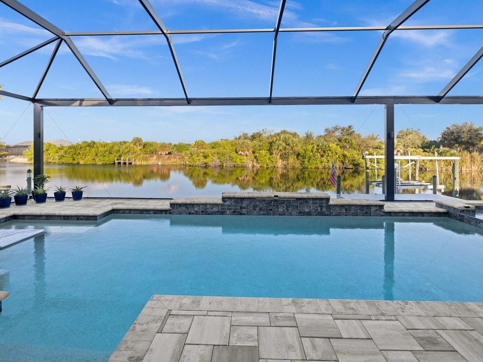 En Venta: $925,000 (3 camas, 2 baños, 2045 Pies cuadrados)