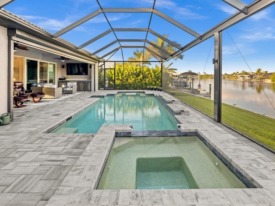 En Venta: $925,000 (3 camas, 2 baños, 2045 Pies cuadrados)