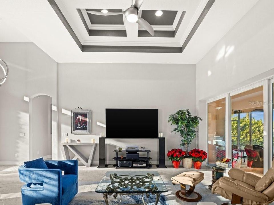 En Venta: $925,000 (3 camas, 2 baños, 2045 Pies cuadrados)