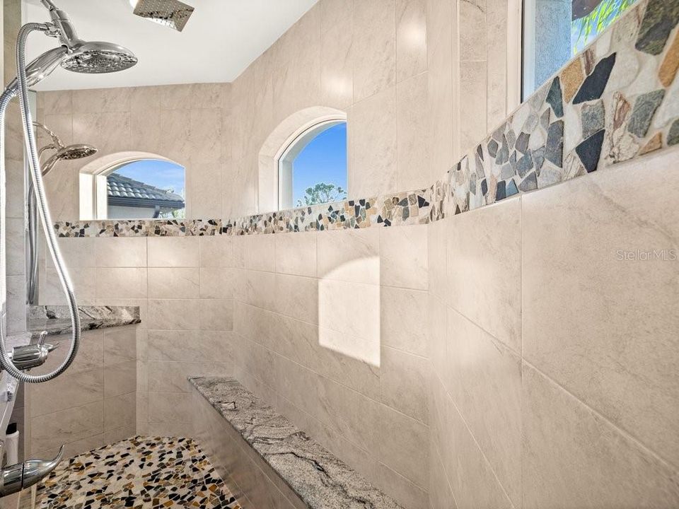 En Venta: $925,000 (3 camas, 2 baños, 2045 Pies cuadrados)