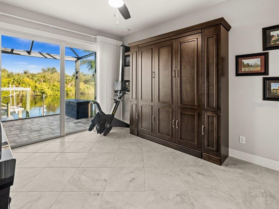 En Venta: $925,000 (3 camas, 2 baños, 2045 Pies cuadrados)