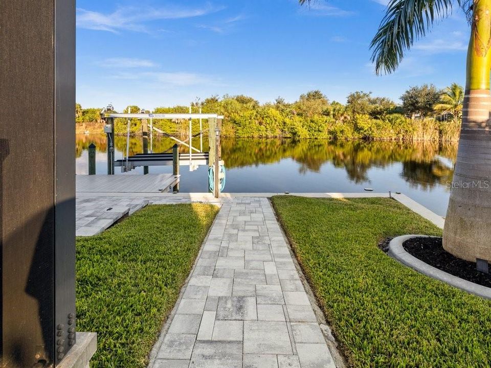 En Venta: $925,000 (3 camas, 2 baños, 2045 Pies cuadrados)