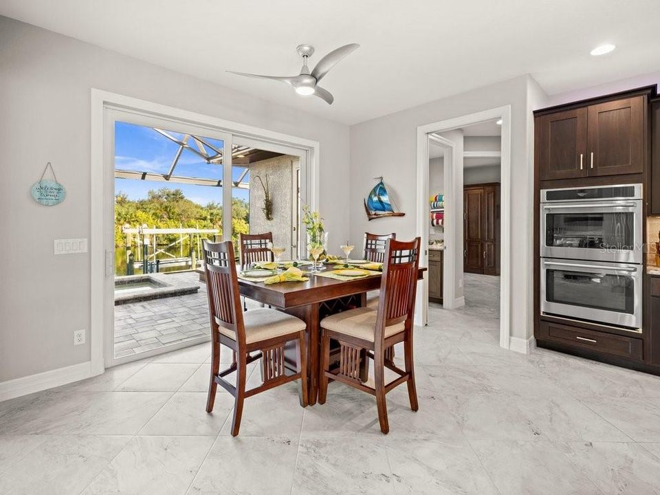 En Venta: $925,000 (3 camas, 2 baños, 2045 Pies cuadrados)