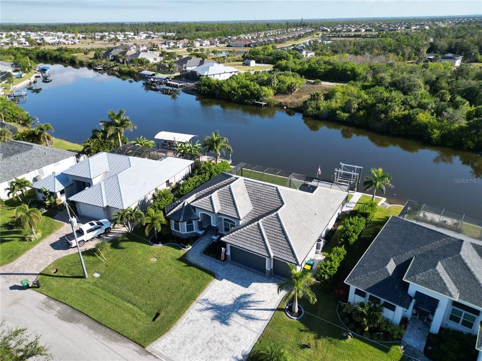 En Venta: $925,000 (3 camas, 2 baños, 2045 Pies cuadrados)