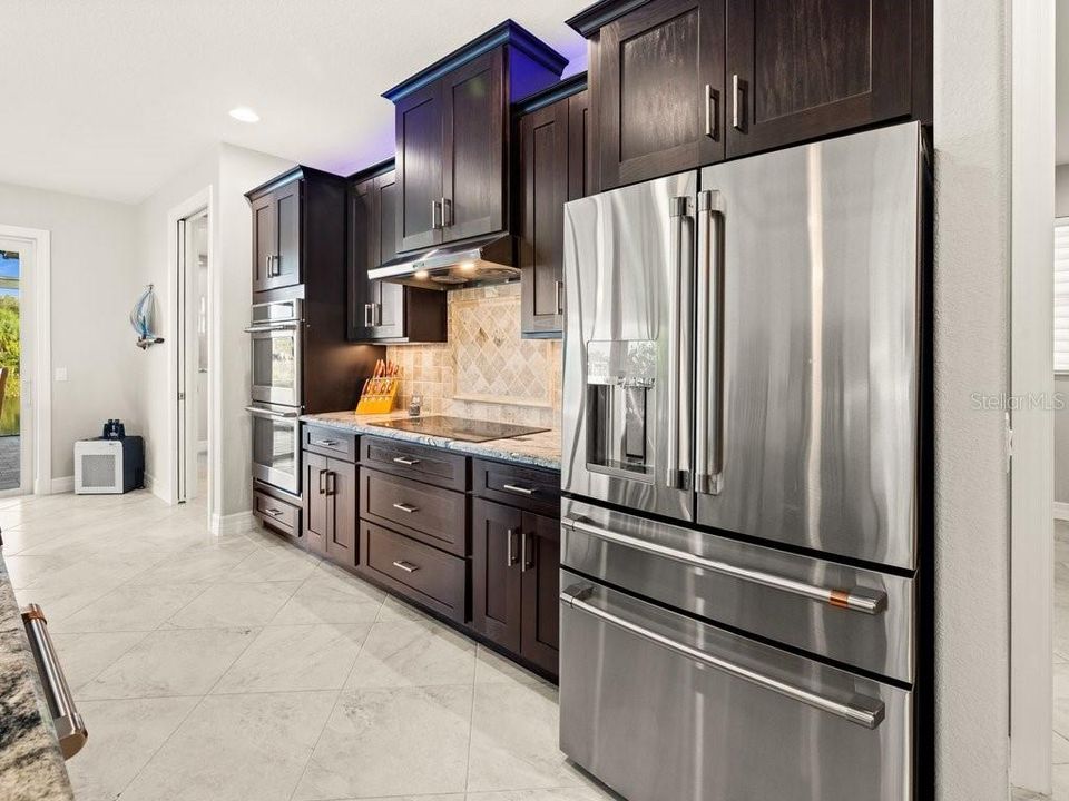 En Venta: $925,000 (3 camas, 2 baños, 2045 Pies cuadrados)