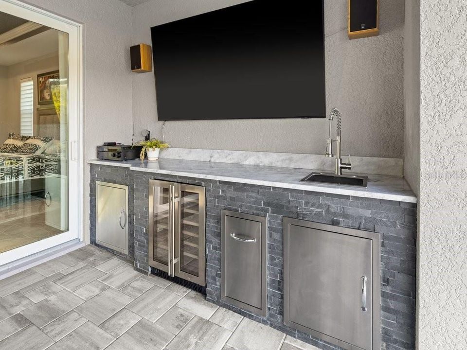 En Venta: $925,000 (3 camas, 2 baños, 2045 Pies cuadrados)