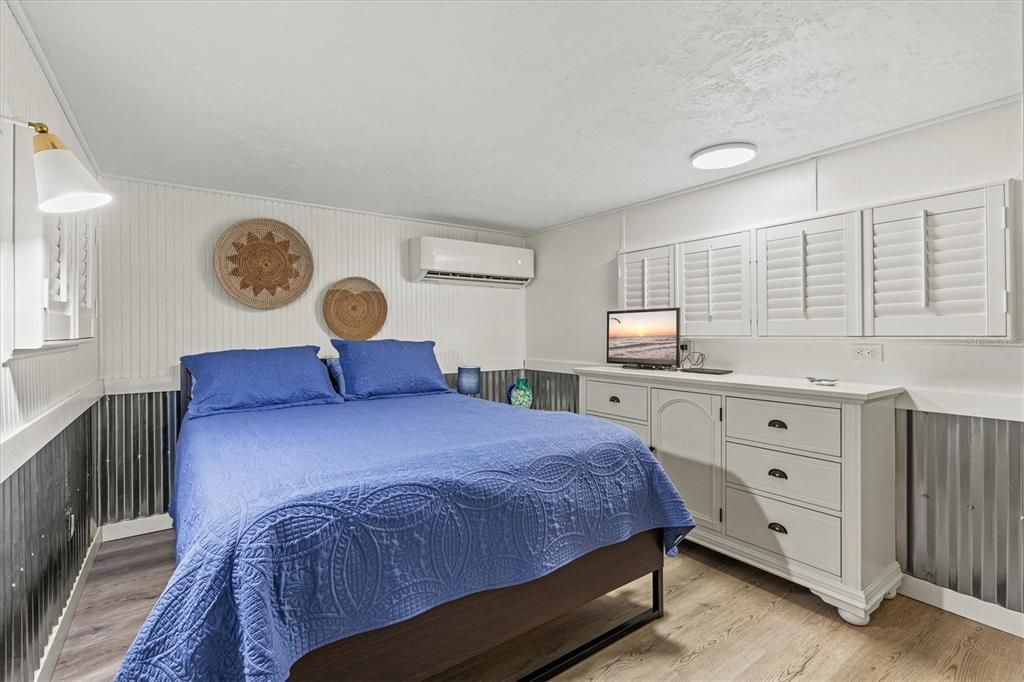 For Sale: $185,000 (2 beds, 1 baths, 420 Square Feet)