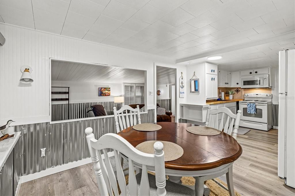 For Sale: $185,000 (2 beds, 1 baths, 420 Square Feet)