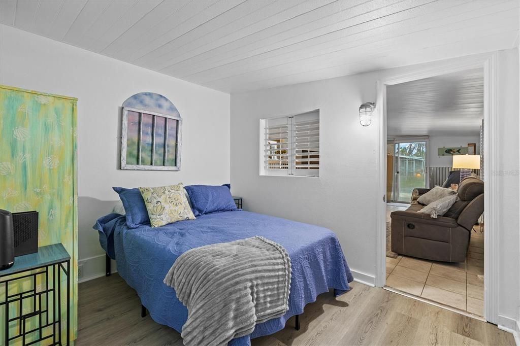 For Sale: $185,000 (2 beds, 1 baths, 420 Square Feet)