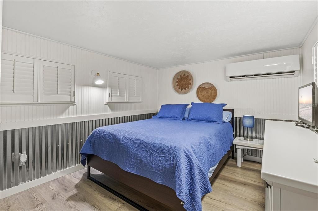 For Sale: $185,000 (2 beds, 1 baths, 420 Square Feet)