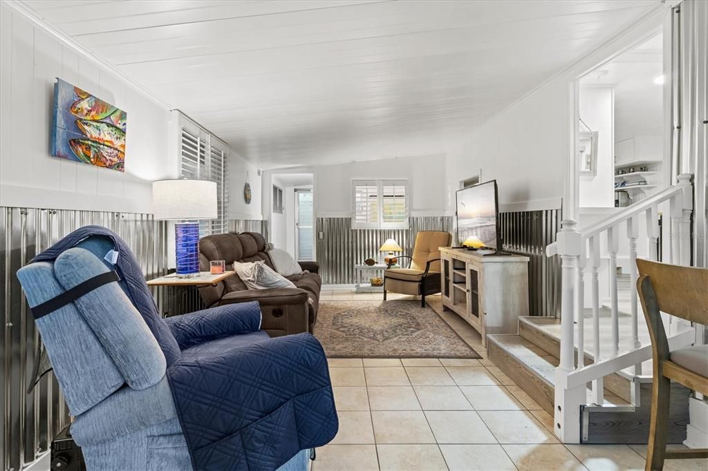 For Sale: $185,000 (2 beds, 1 baths, 420 Square Feet)