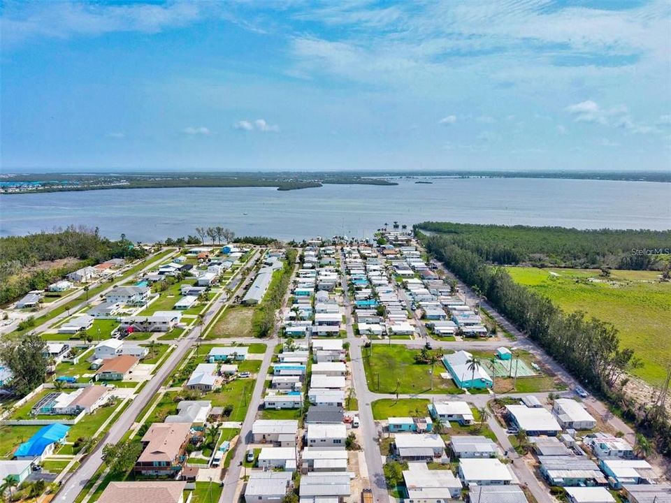 For Sale: $185,000 (2 beds, 1 baths, 420 Square Feet)