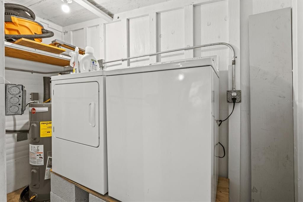 For Sale: $185,000 (2 beds, 1 baths, 420 Square Feet)