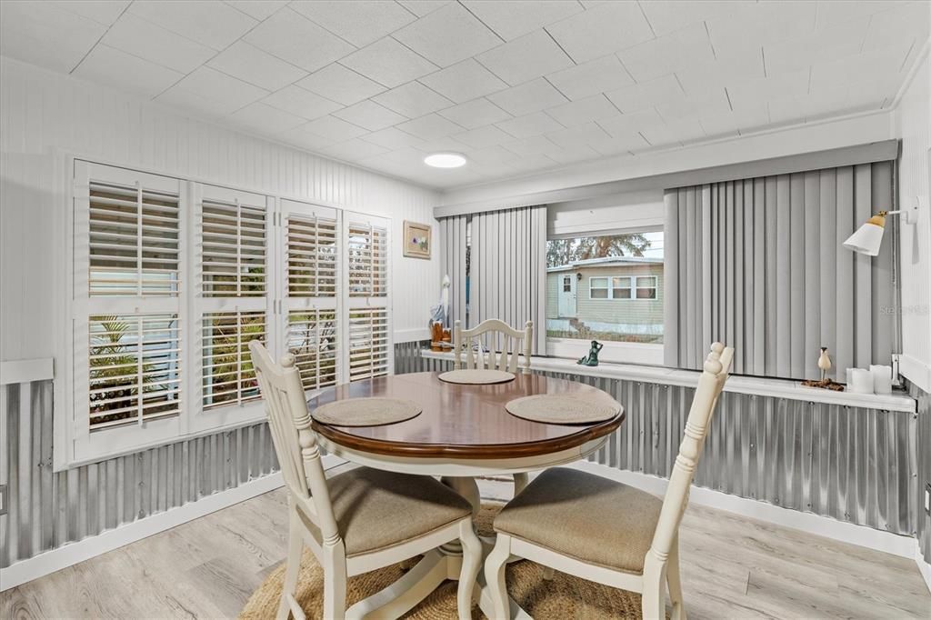 For Sale: $185,000 (2 beds, 1 baths, 420 Square Feet)