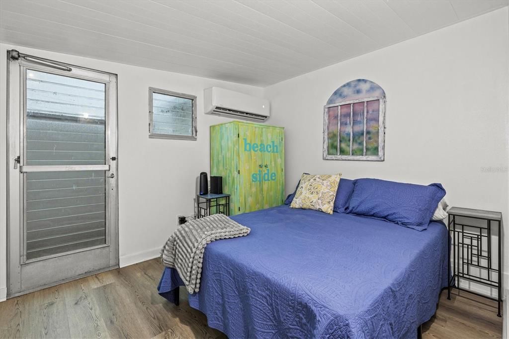 For Sale: $185,000 (2 beds, 1 baths, 420 Square Feet)