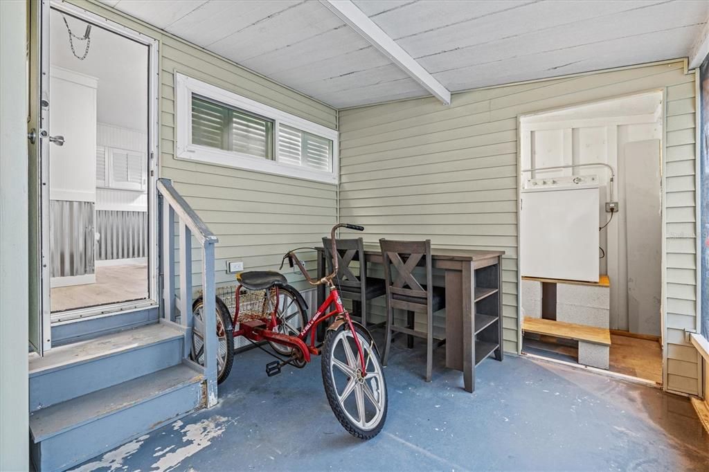 For Sale: $185,000 (2 beds, 1 baths, 420 Square Feet)