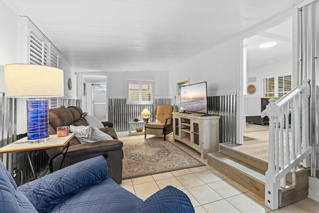 For Sale: $185,000 (2 beds, 1 baths, 420 Square Feet)