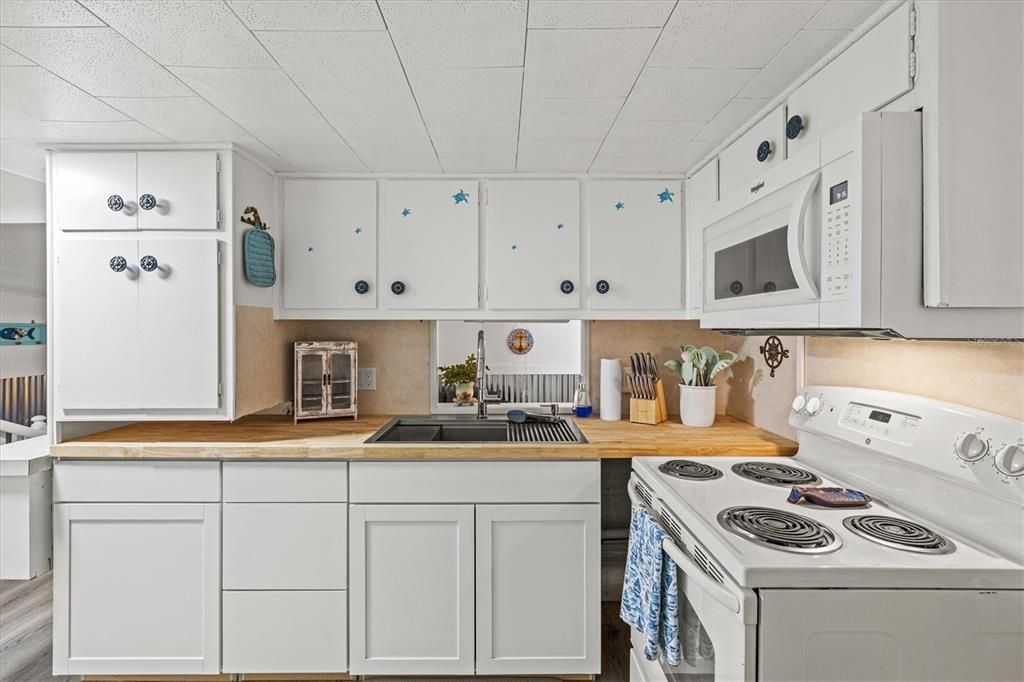 For Sale: $185,000 (2 beds, 1 baths, 420 Square Feet)