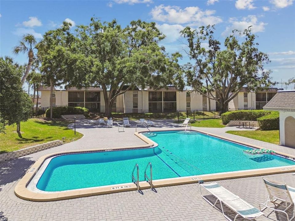 На продажу: $159,900 (2 спален, 2 ванн, 1090 Квадратных фут)