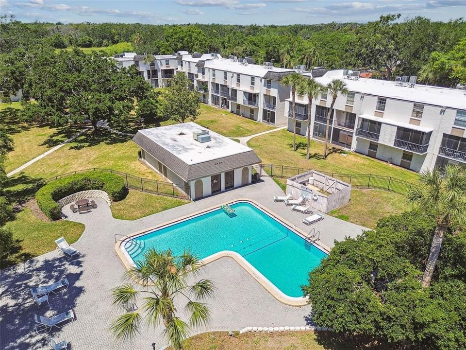 На продажу: $159,900 (2 спален, 2 ванн, 1090 Квадратных фут)