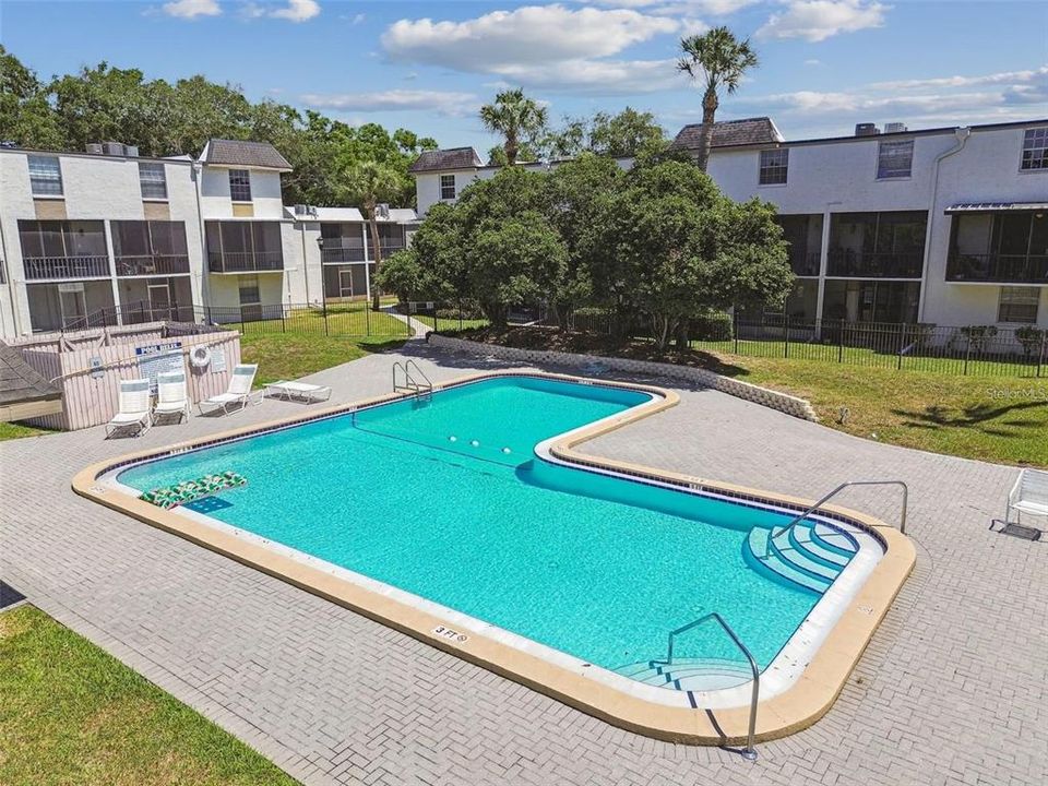 На продажу: $159,900 (2 спален, 2 ванн, 1090 Квадратных фут)