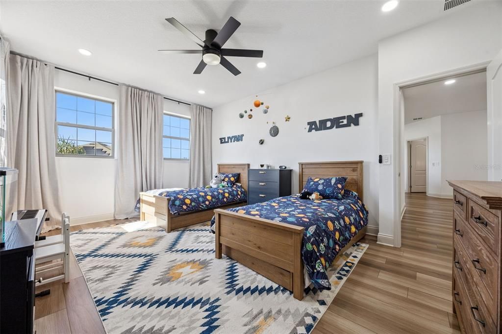 For Sale: $1,125,000 (5 beds, 4 baths, 3843 Square Feet)