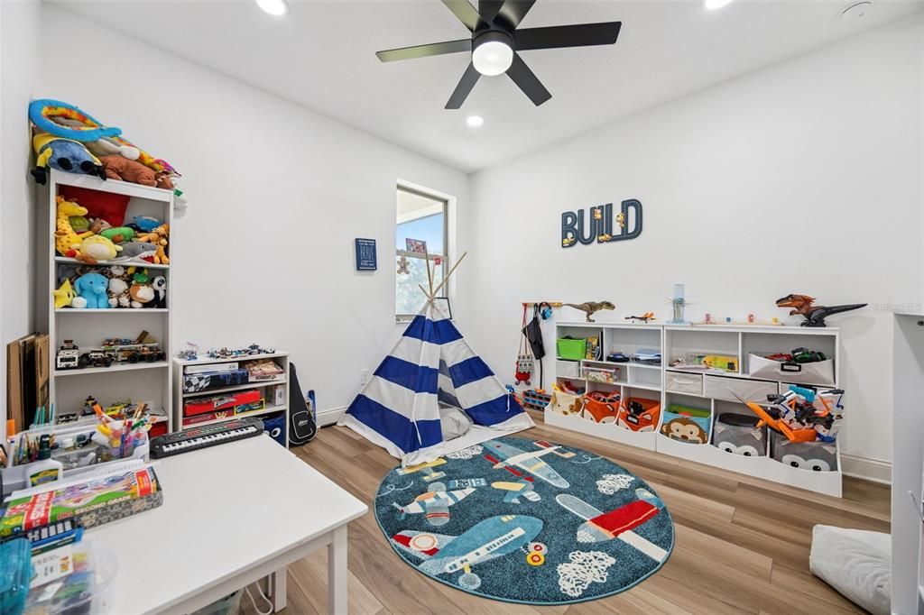 For Sale: $1,125,000 (5 beds, 4 baths, 3843 Square Feet)