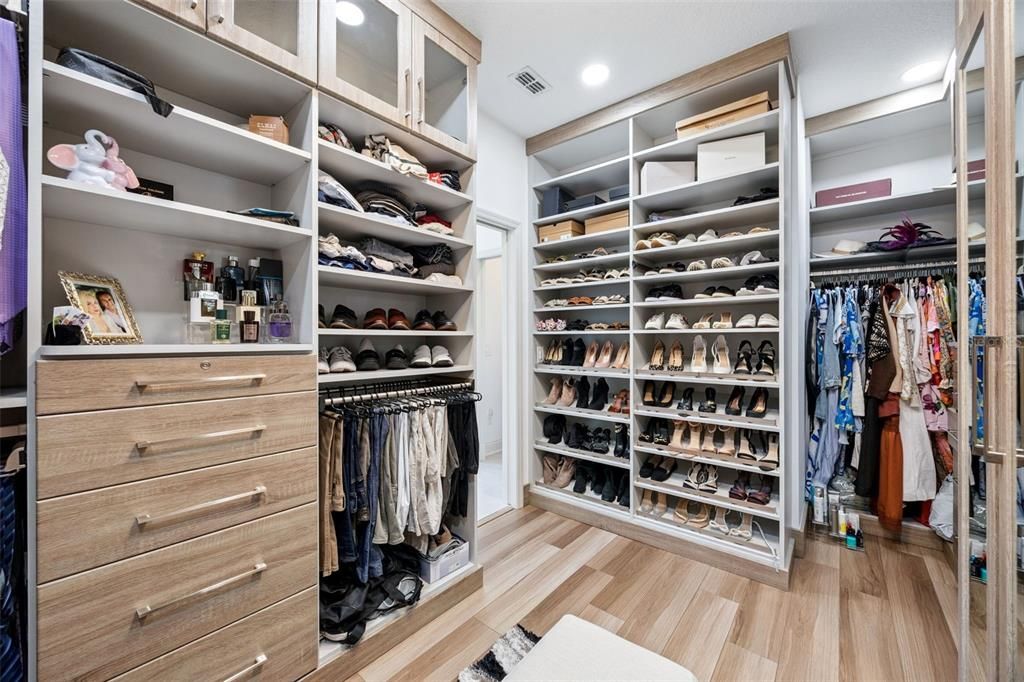 For Sale: $1,125,000 (5 beds, 4 baths, 3843 Square Feet)