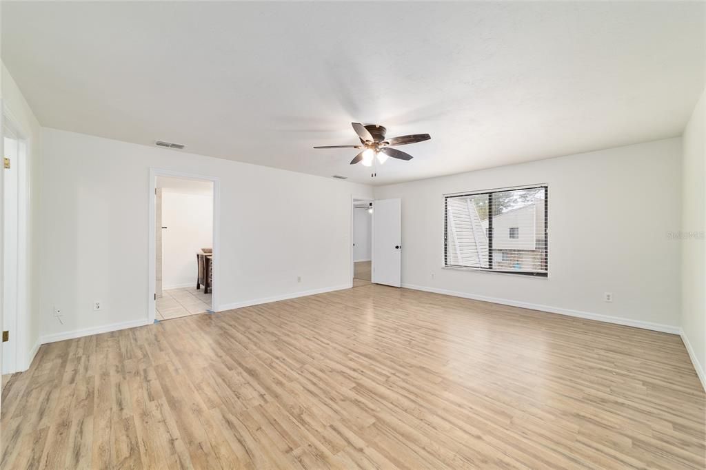 待售: $249,000 (3 贝兹, 2 浴室, 2499 平方英尺)