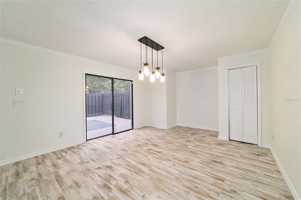 待售: $249,000 (3 贝兹, 2 浴室, 2499 平方英尺)