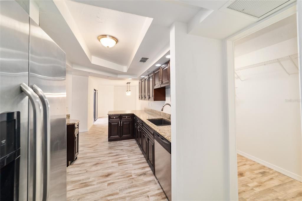 待售: $249,000 (3 贝兹, 2 浴室, 2499 平方英尺)