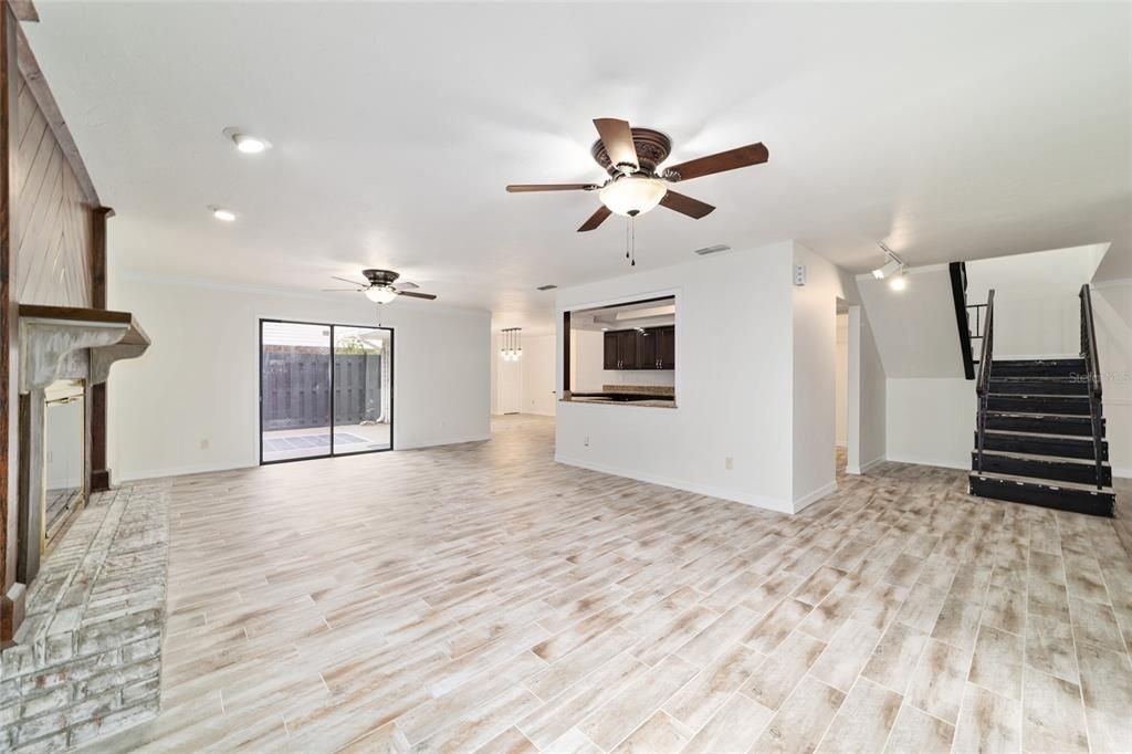 待售: $249,000 (3 贝兹, 2 浴室, 2499 平方英尺)