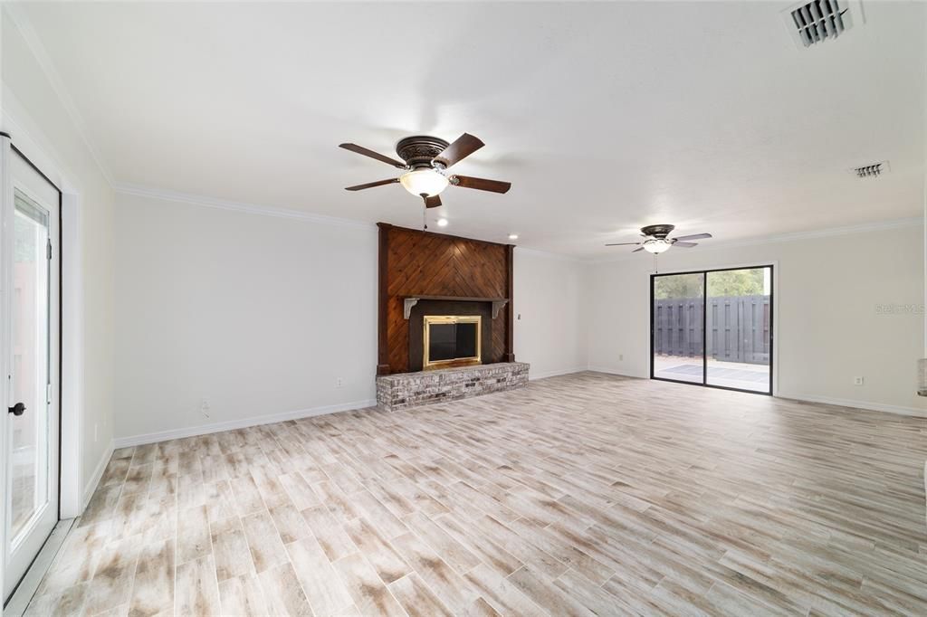 待售: $249,000 (3 贝兹, 2 浴室, 2499 平方英尺)