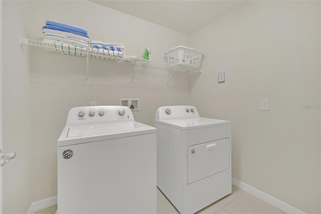 For Sale: $499,000 (5 beds, 4 baths, 2492 Square Feet)