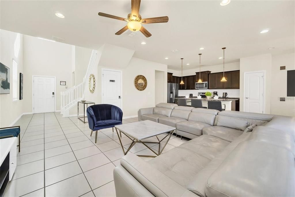 For Sale: $499,000 (5 beds, 4 baths, 2492 Square Feet)