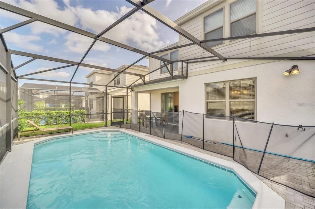 For Sale: $499,000 (5 beds, 4 baths, 2492 Square Feet)