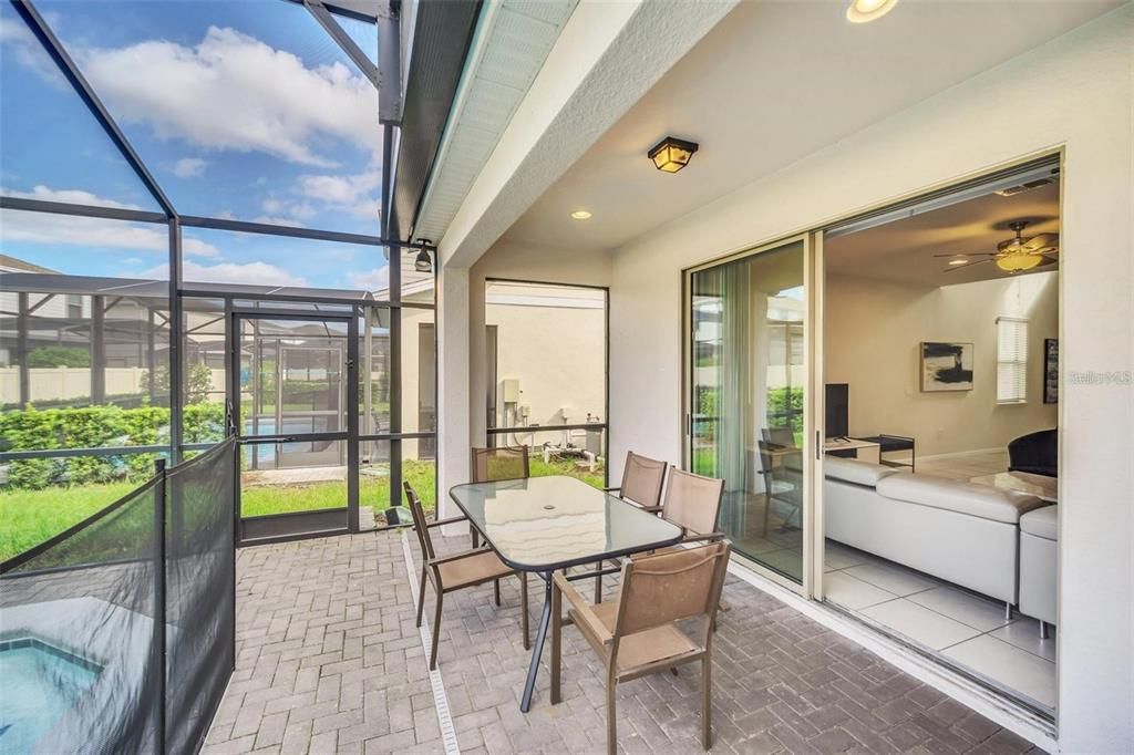 For Sale: $499,000 (5 beds, 4 baths, 2492 Square Feet)