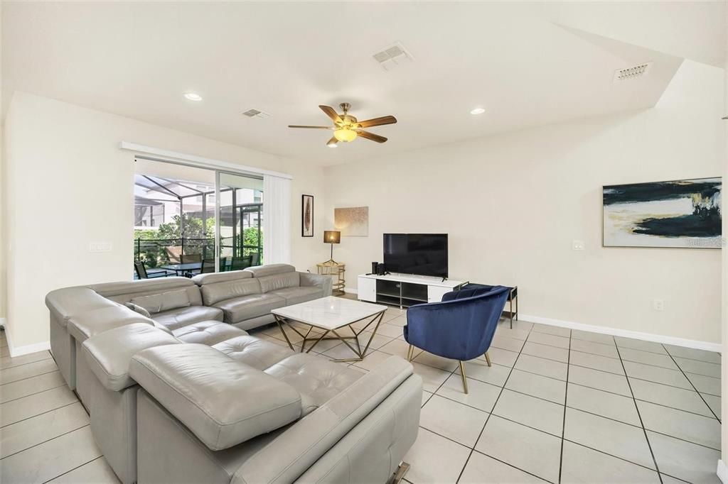 For Sale: $499,000 (5 beds, 4 baths, 2492 Square Feet)