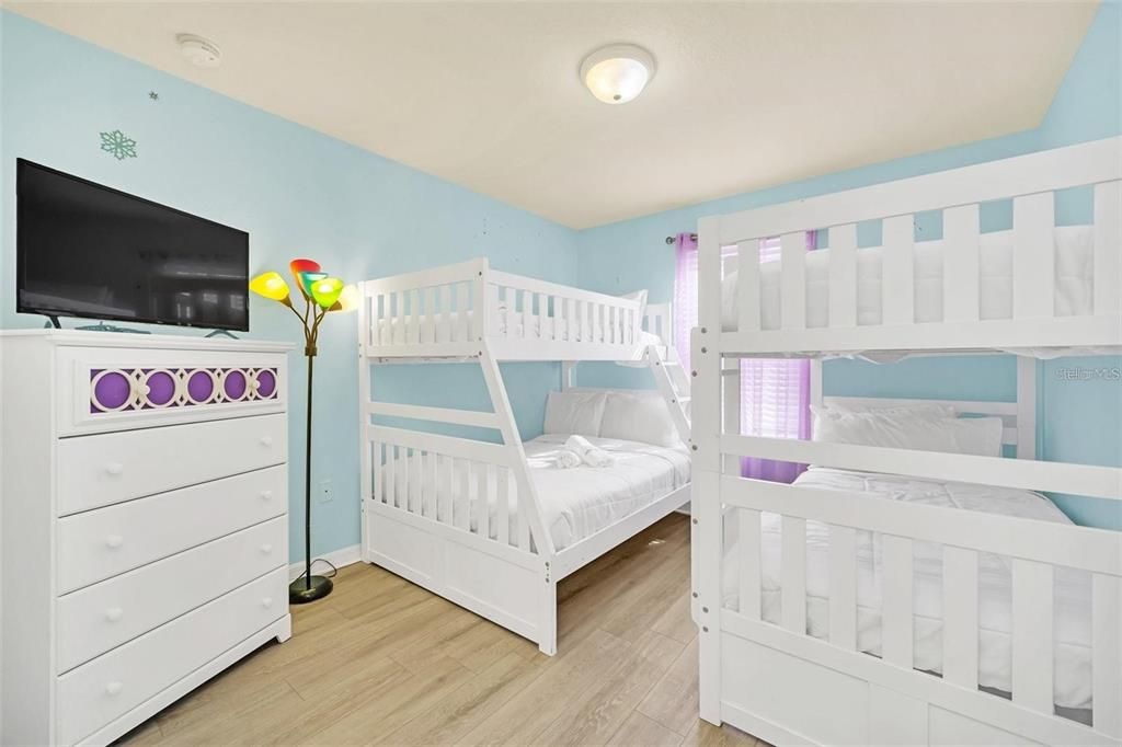 For Sale: $499,000 (5 beds, 4 baths, 2492 Square Feet)