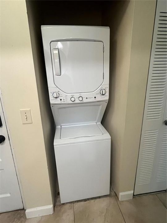 出租: $1,550 (2 贝兹, 2 浴室, 1006 平方英尺)