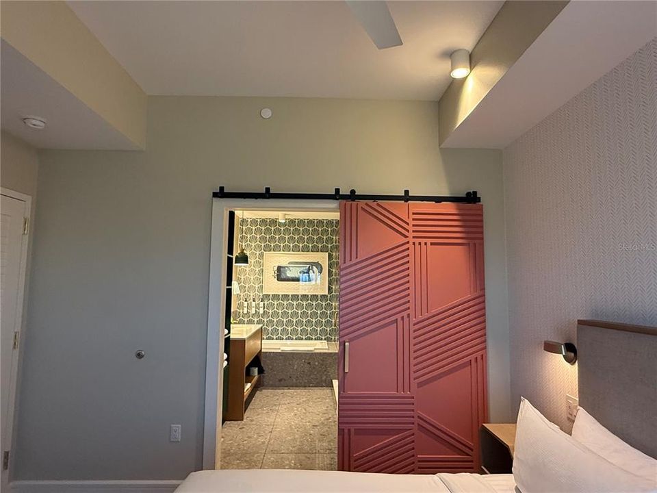 待售: $556,000 (1 贝兹, 1 浴室, 745 平方英尺)