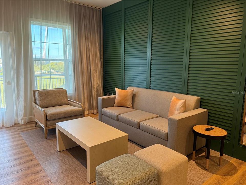 待售: $556,000 (1 贝兹, 1 浴室, 745 平方英尺)