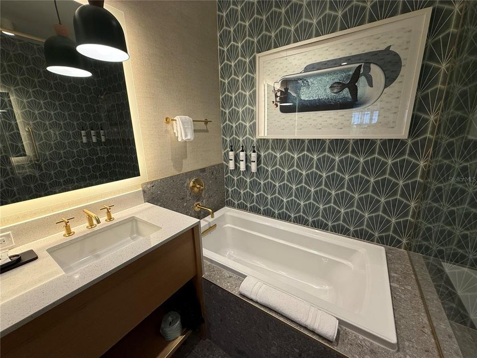 待售: $556,000 (1 贝兹, 1 浴室, 745 平方英尺)