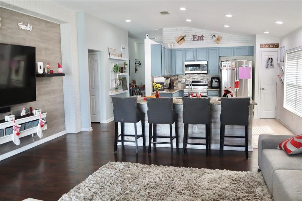 На продажу: $399,000 (3 спален, 2 ванн, 1814 Квадратных фут)